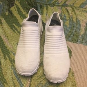 Slip on Tennis Shoes